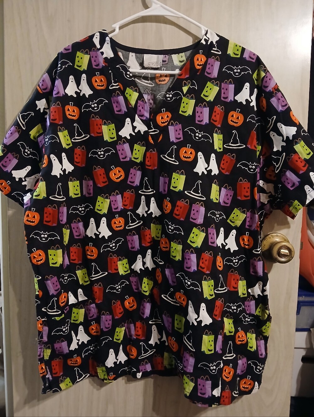 Fundamental Cotton By White Swan Women's Size XL Halloween Scrub Top